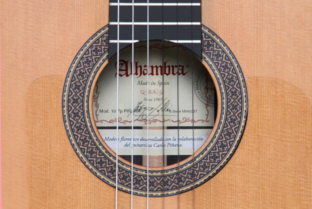 Differences and Similarities Between a Classical Guitar and a Flamenco Guitar