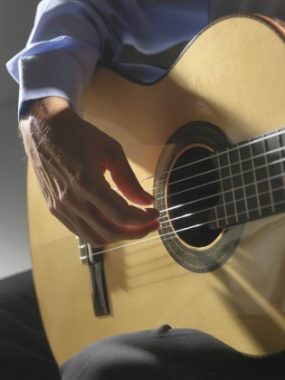 Diferencias y similitudes de una guitarra clásica y una flamenca