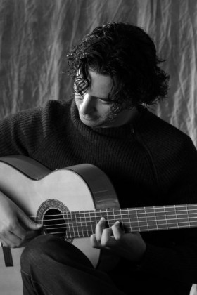 Un joven maestro de la guitarra española: Josué Tacoronte